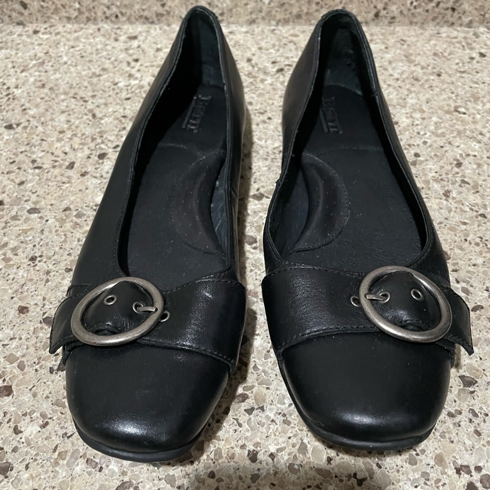 EUC Vintage Born Leather Flats Sz 9.5